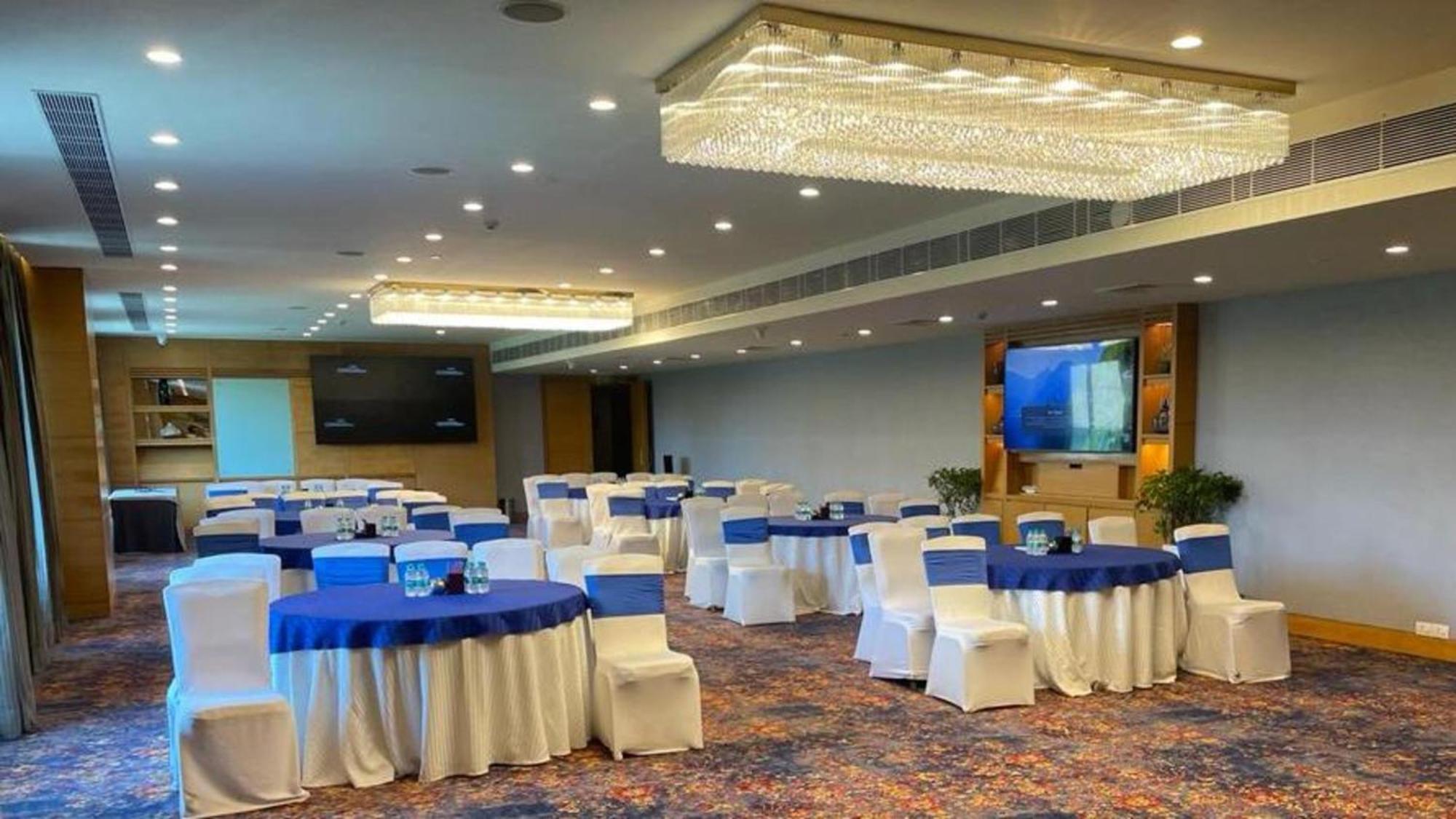 Crowne Plaza Today Gurugram By Ihg Gurgaon Exteriör bild